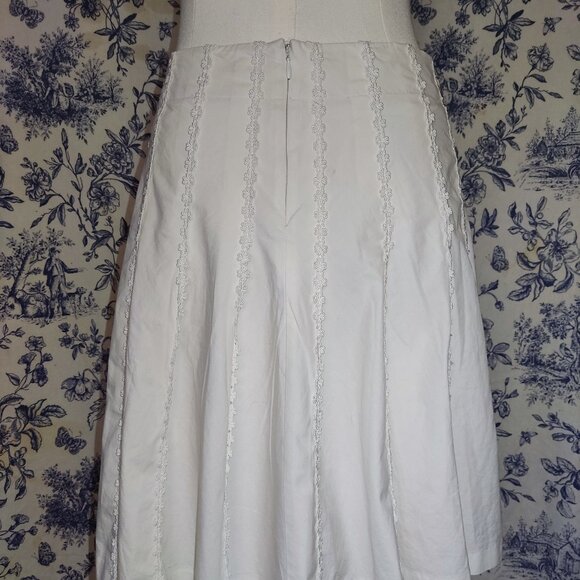 Isaac Mizrahi for Target | Cotton white pleated skirt | floral appliques - Picture 4 of 9